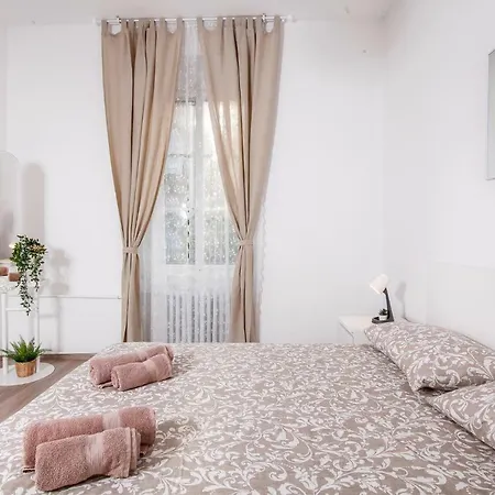 Kensi*** Apartman Póla