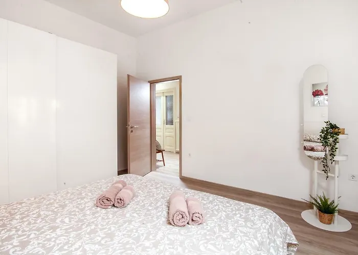 Appartement Kensi*** Pula