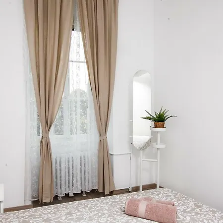 Kensi*** Apartment Pula